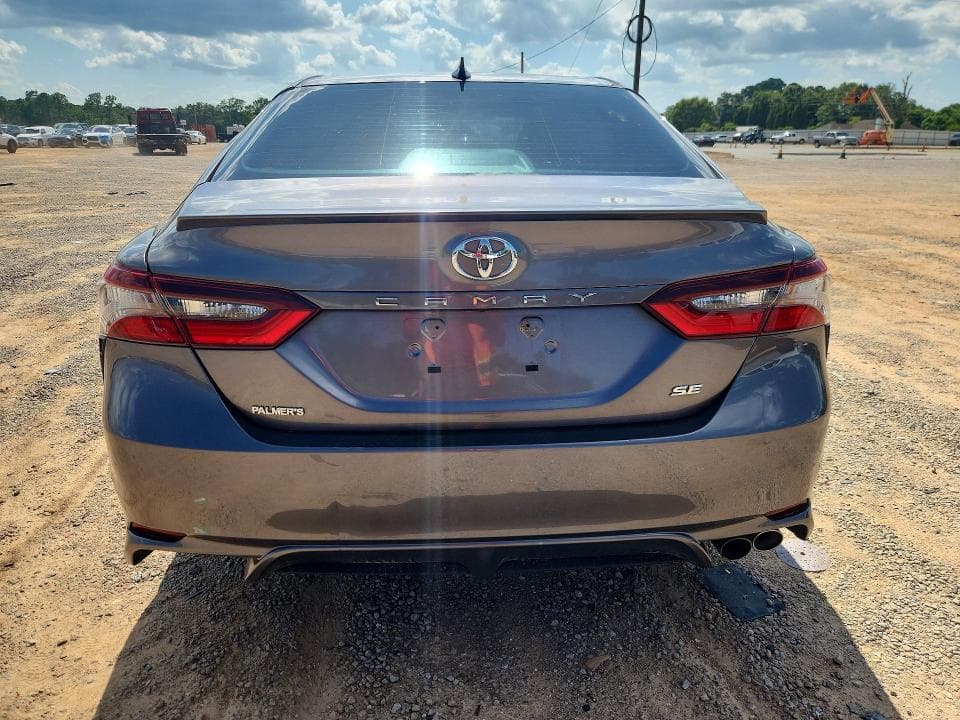 2021 TOYOTA CAMRY SE 6
