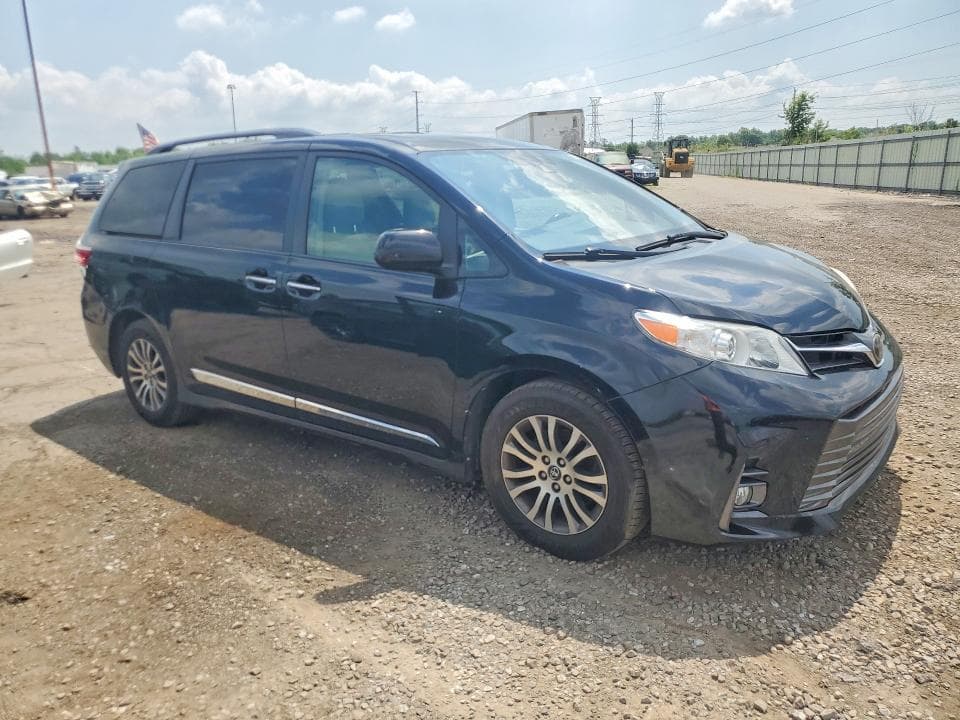 2018 TOYOTA SIENNA XLE PREMIUM 8-PASSENGER 4