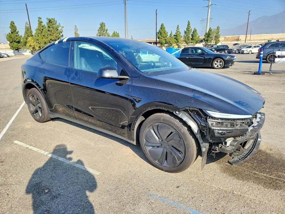 2026 TESLA MODEL Y 4