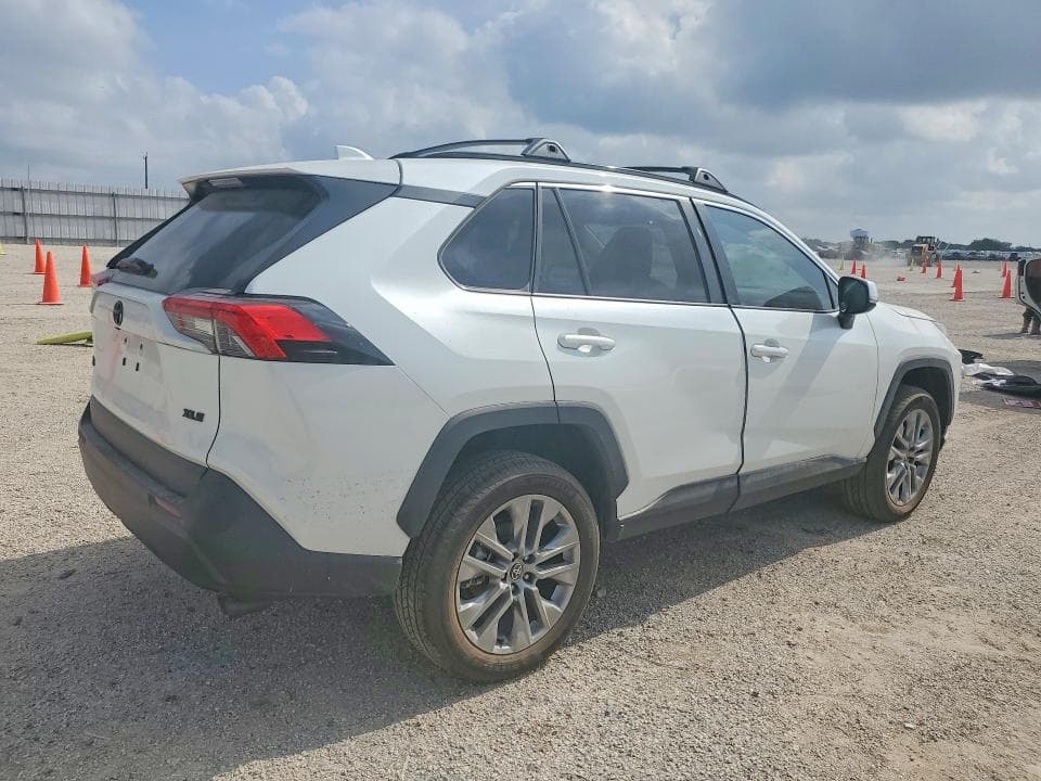 2025 TOYOTA RAV4 XLE PREMIUM 3