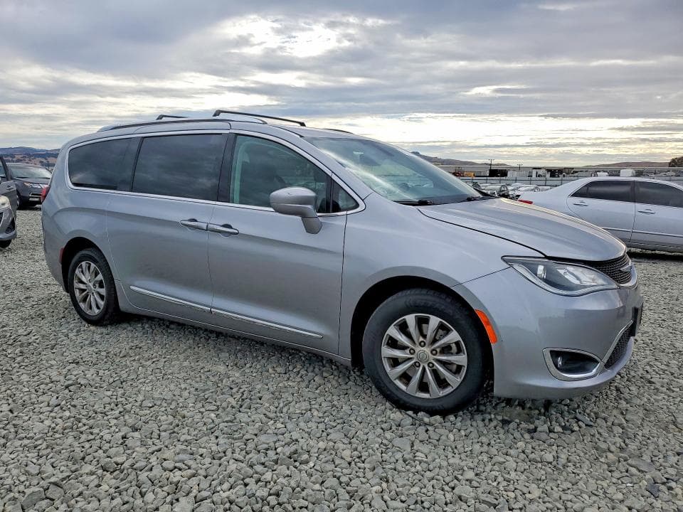 2019 CHRYSLER PACIFICA TOURING L 4
