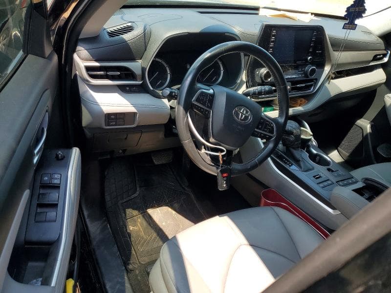 2020 TOYOTA HIGHLANDER XLE 8