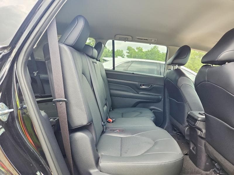 2025 TOYOTA GRAND HIGHLANDER XLE 11