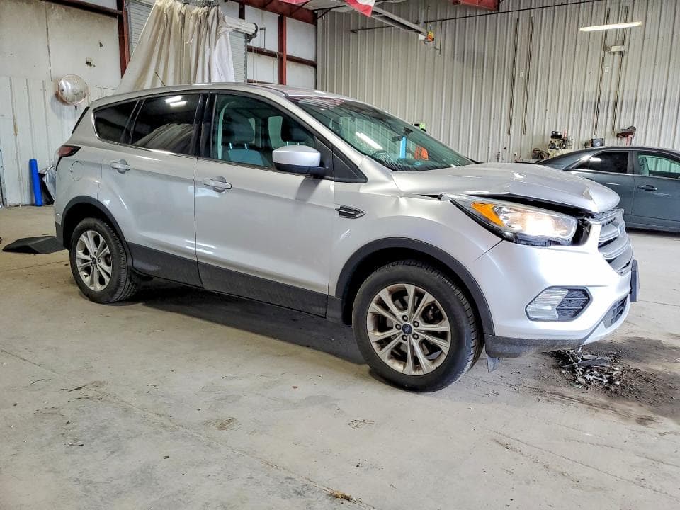 2017 FORD ESCAPE SE 4