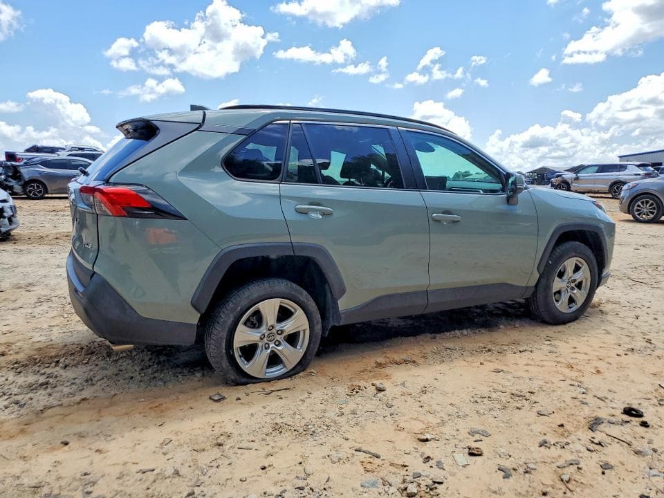 2020 TOYOTA RAV4 XLE 3