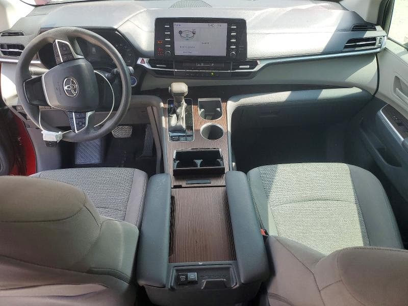 2021 TOYOTA SIENNA LE 8