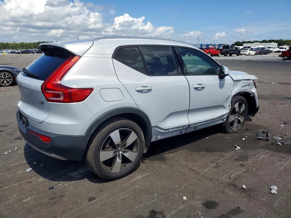 2021 VOLVO XC40 T5 MOMENTUM 3