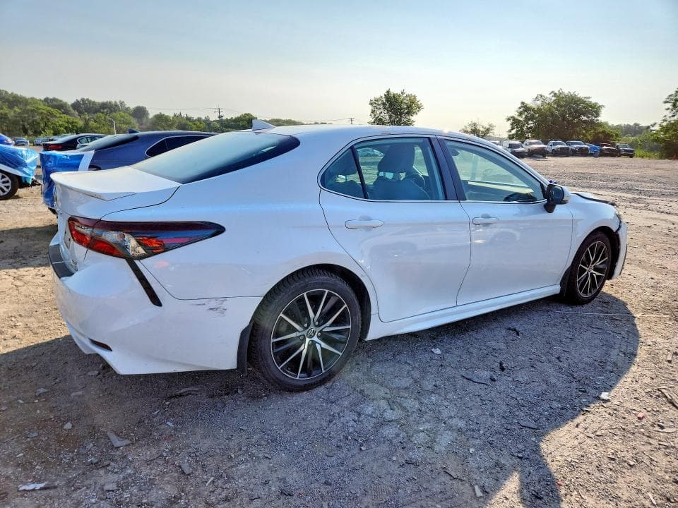 2022 TOYOTA CAMRY HYBRID SE 3