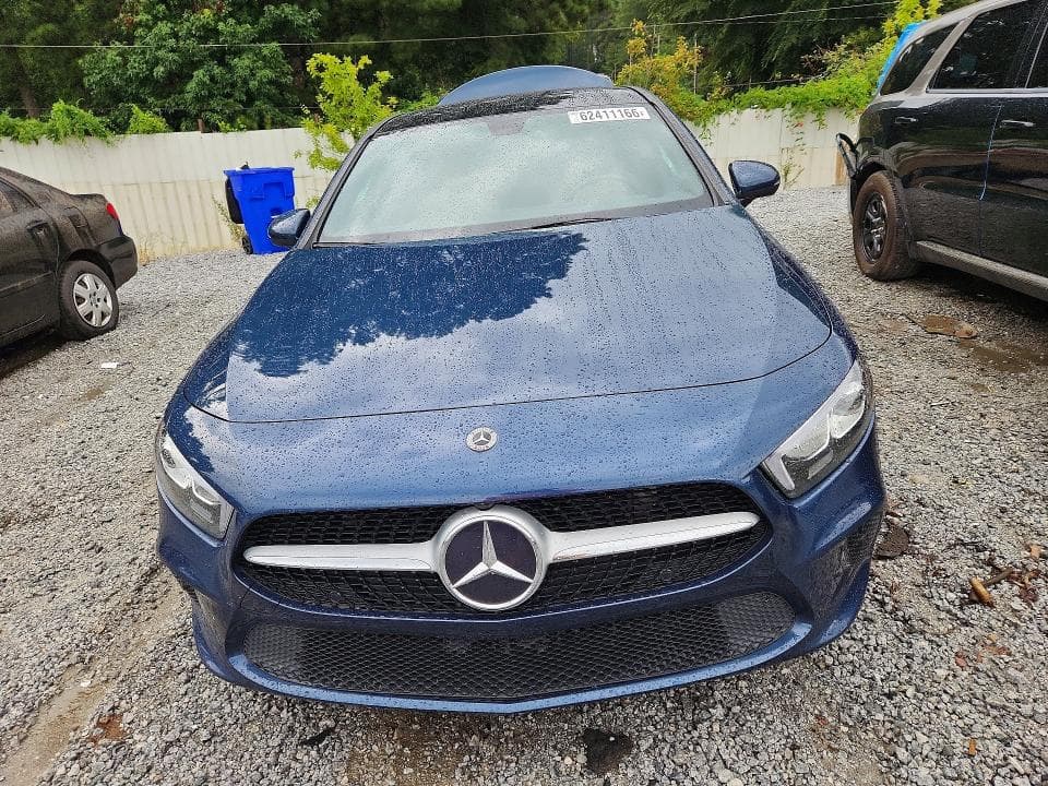 2022 MERCEDES-BENZ A 220 5