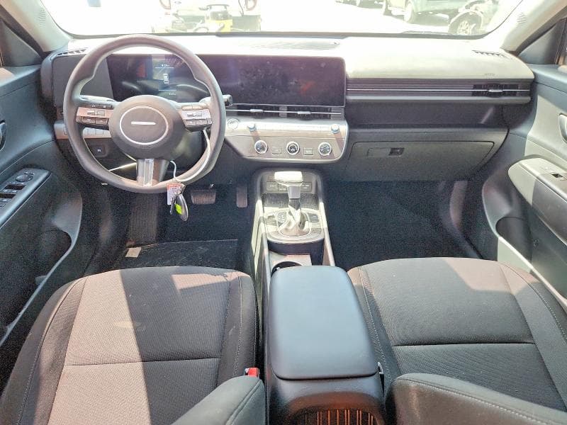 2025 HYUNDAI KONA SE 8