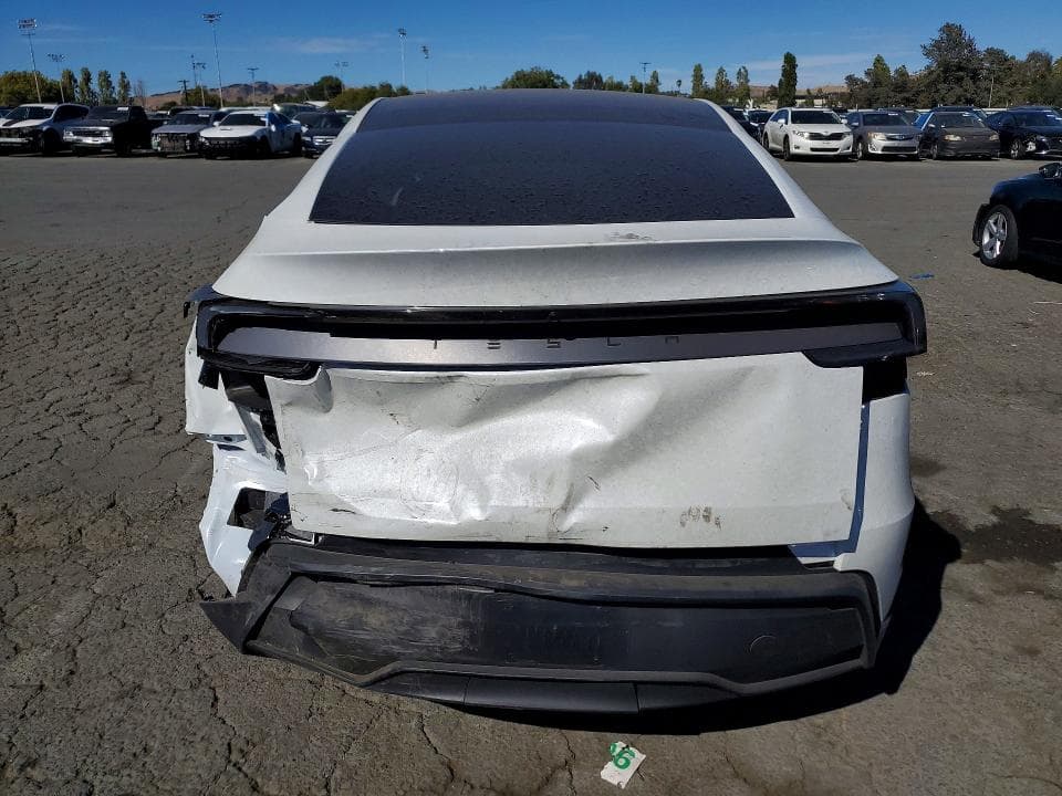 2026 TESLA MODEL Y 6