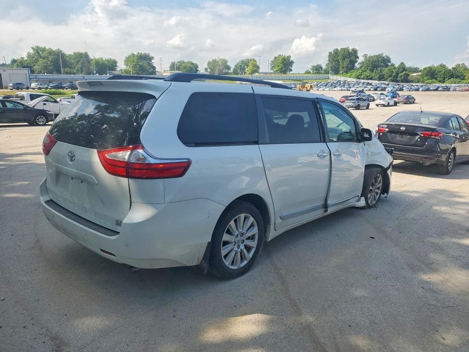 2017 TOYOTA SIENNA XLE 7-PASSENGER 3