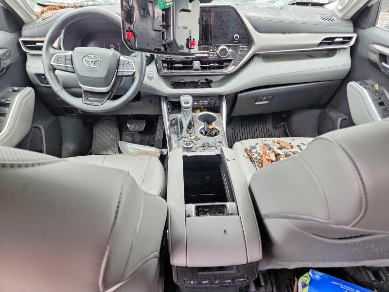 2023 TOYOTA HIGHLANDER LIMITED 8