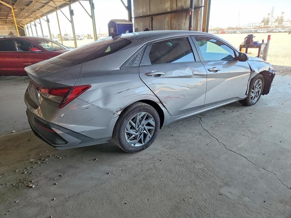 2024 HYUNDAI ELANTRA SEL 3