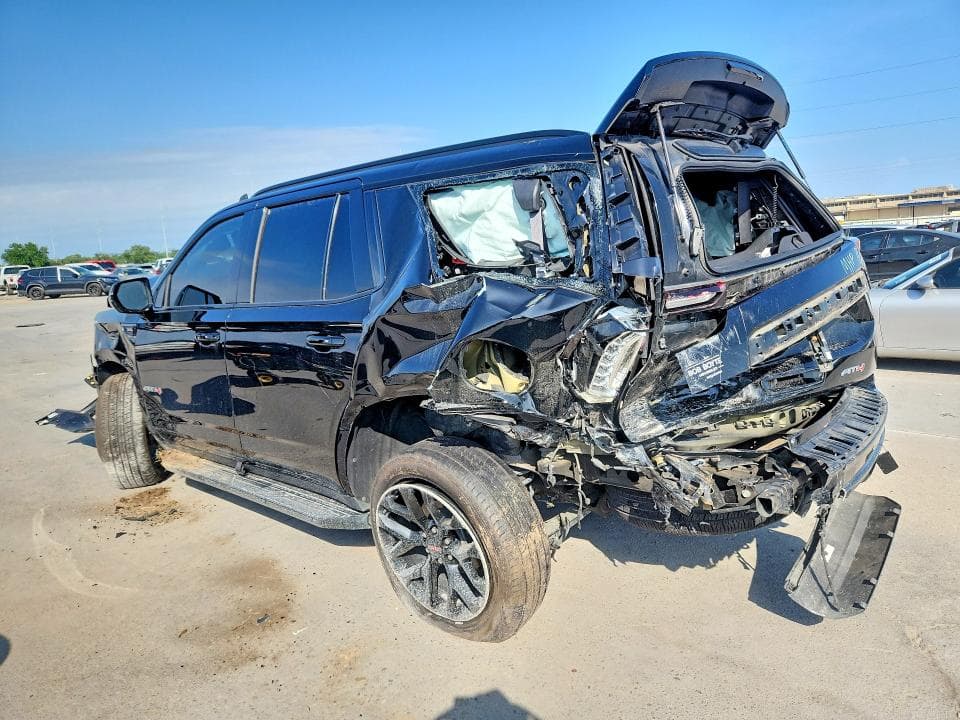 2022 GMC YUKON AT4 2