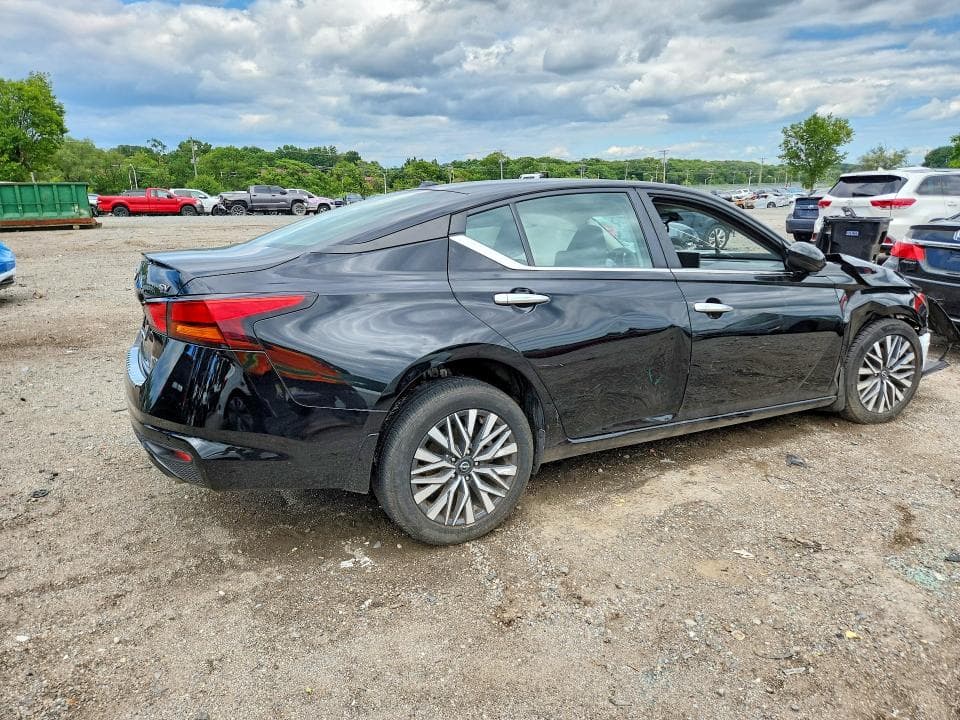 2023 NISSAN ALTIMA SV 3