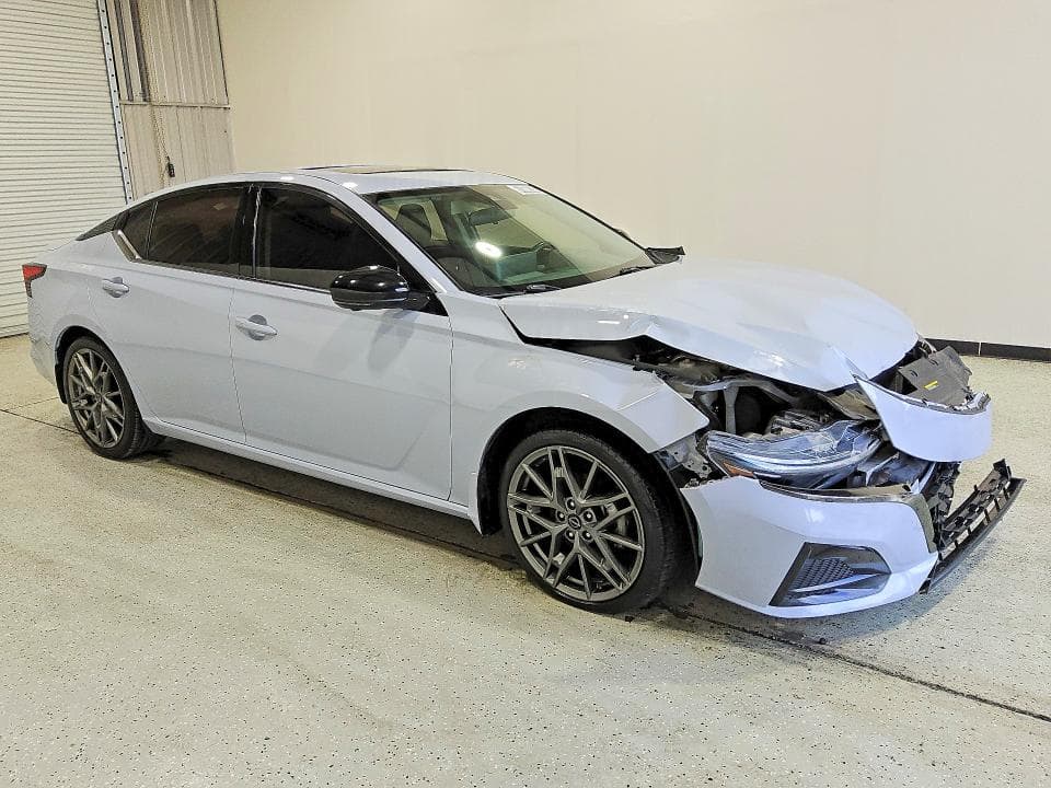 2023 NISSAN ALTIMA 2.0 SR 4