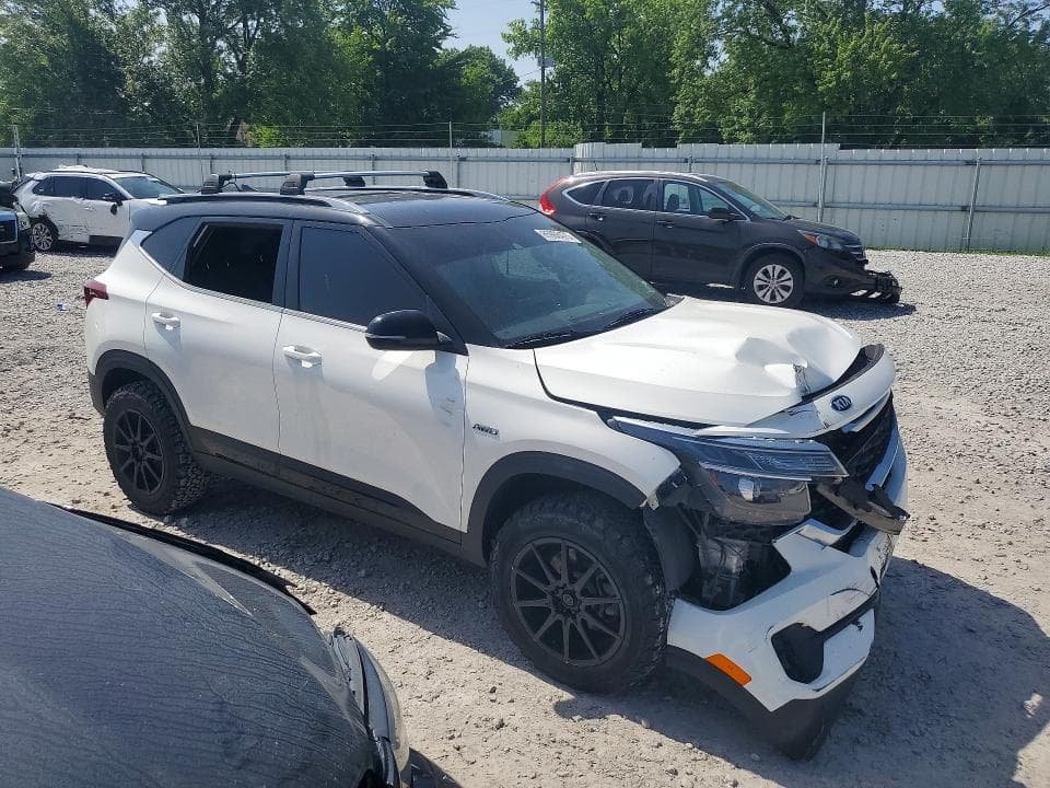 2021 KIA SELTOS S 4