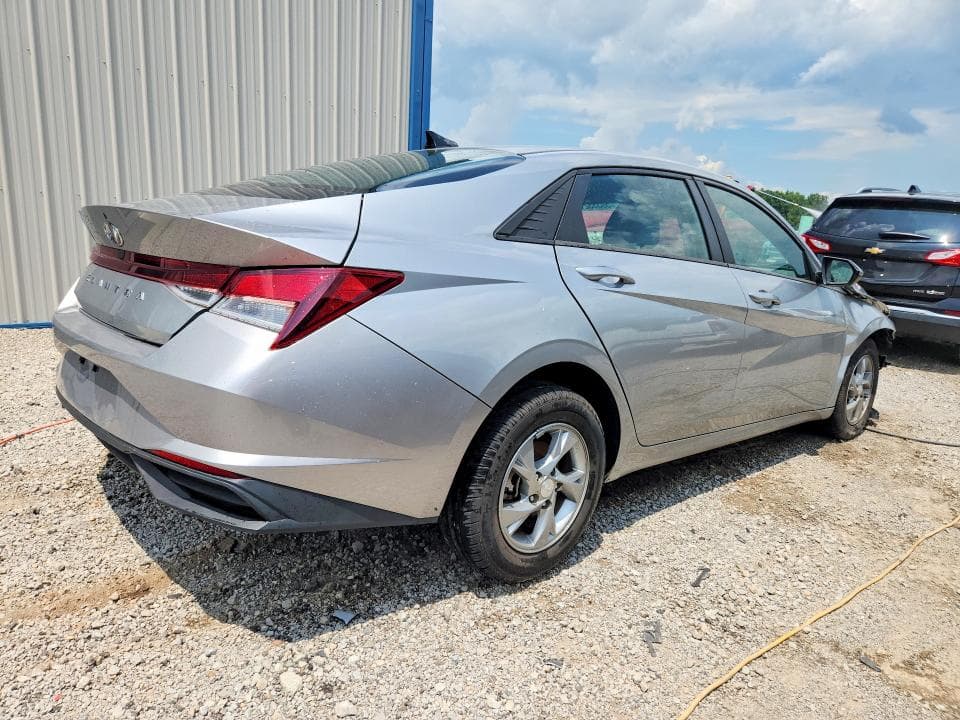 2022 HYUNDAI ELANTRA SE 3