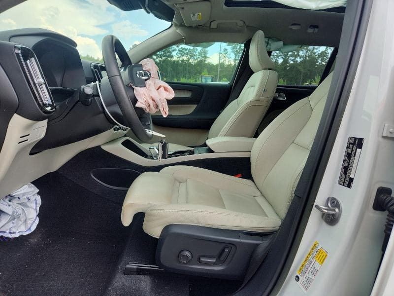 2023 VOLVO XC40 PLUS 7