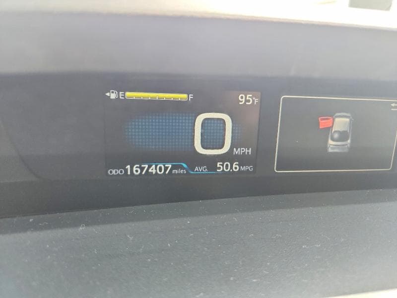 2017 TOYOTA PRIUS THREE TOURING 9