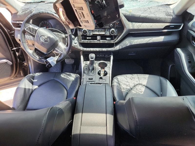 2020 TOYOTA HIGHLANDER XLE 8