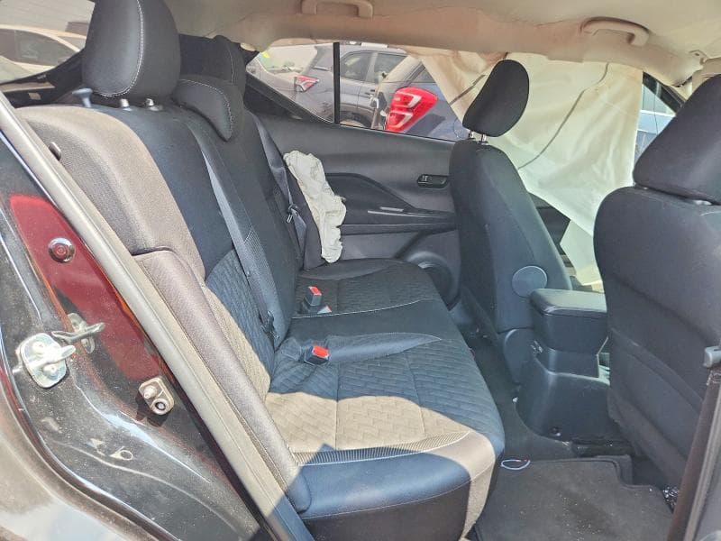 2021 NISSAN KICKS S 10