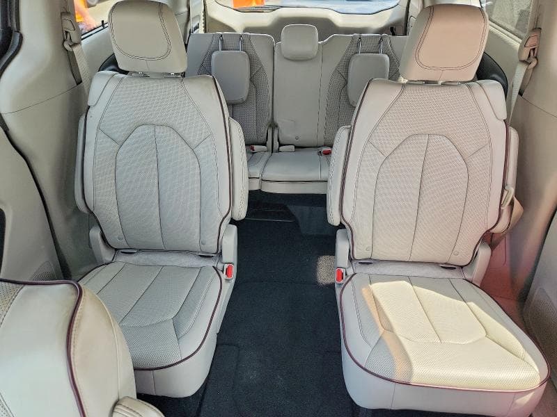 2017 CHRYSLER PACIFICA LIMITED 10