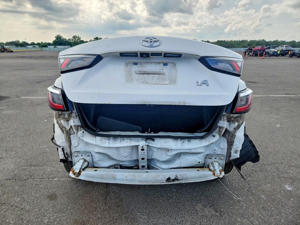 2018 TOYOTA YARIS IA BASE 6