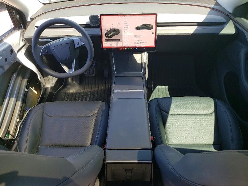2026 TESLA MODEL Y 8