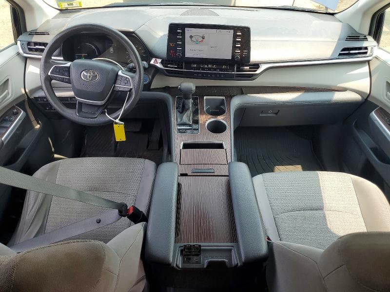 2021 TOYOTA SIENNA LE 8