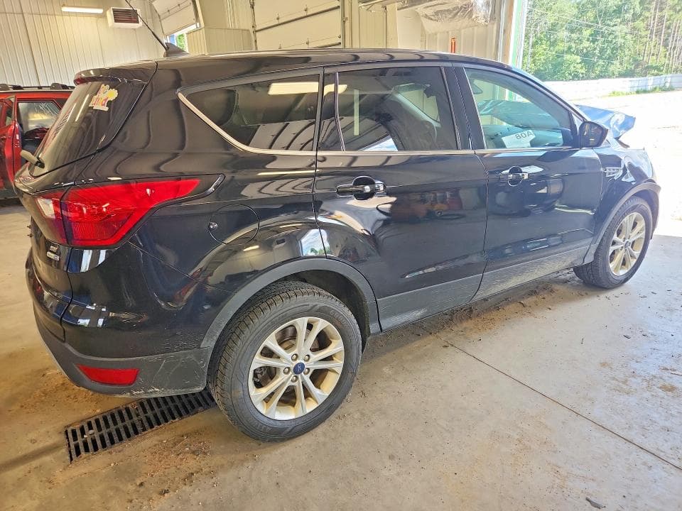 2019 FORD ESCAPE SE 3