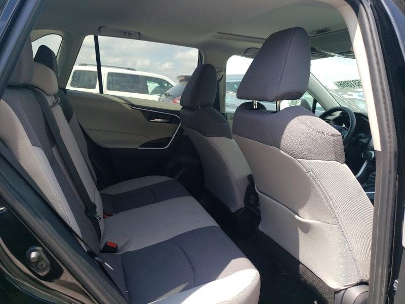 2025 TOYOTA RAV4 XLE 11