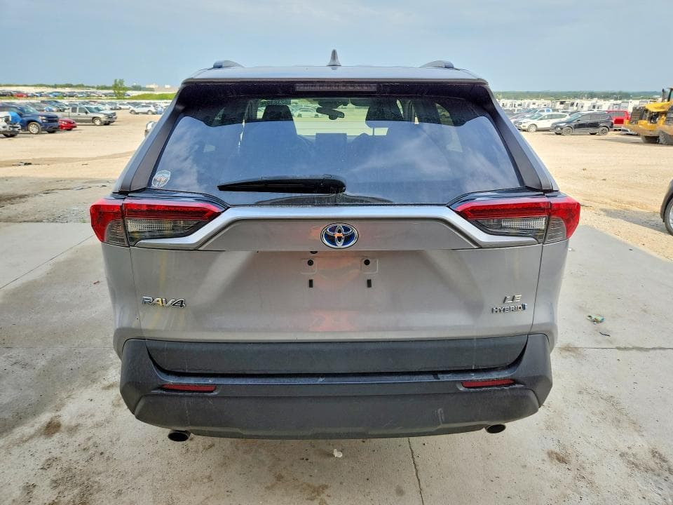 2020 TOYOTA RAV4 LE 6