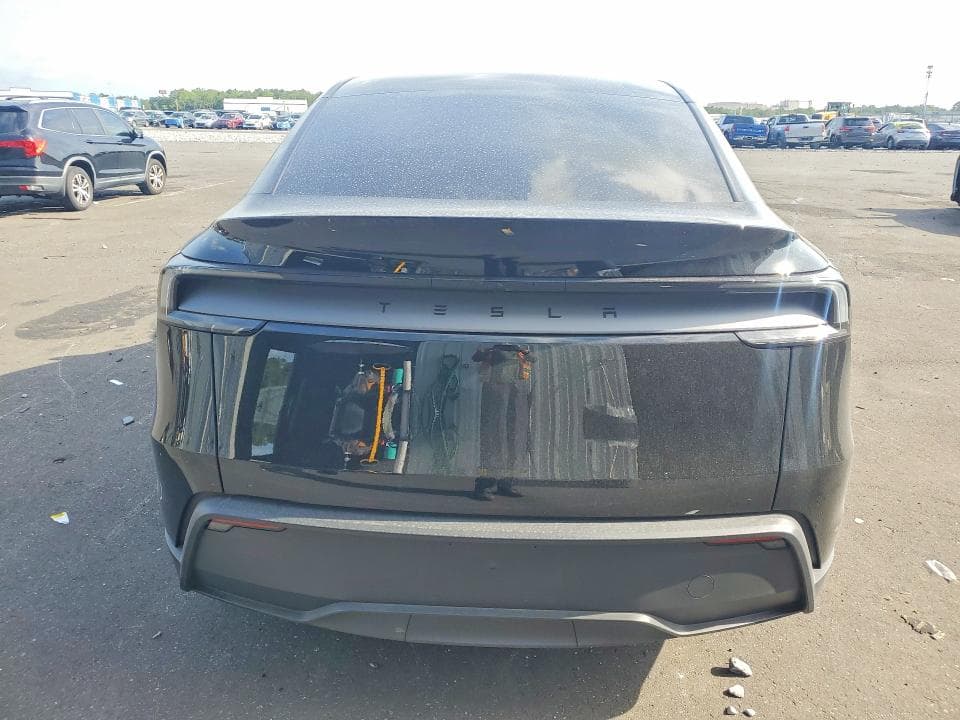 2026 TESLA MODEL Y 6