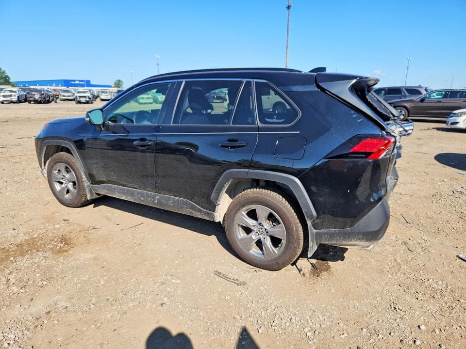 2023 TOYOTA RAV4 XLE 2