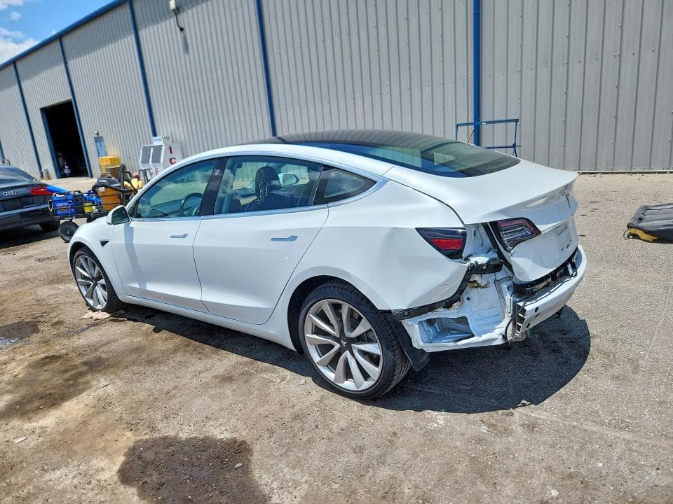 2018 TESLA MODEL 3 2