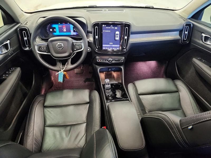 2023 VOLVO XC40 PLUS 8