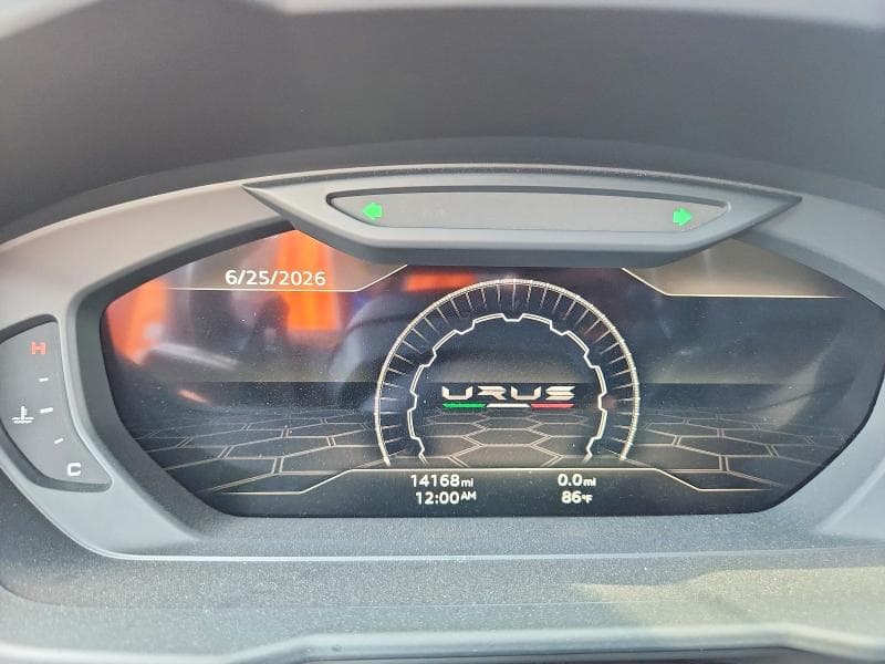 2022 LAMBORGHINI URUS 9