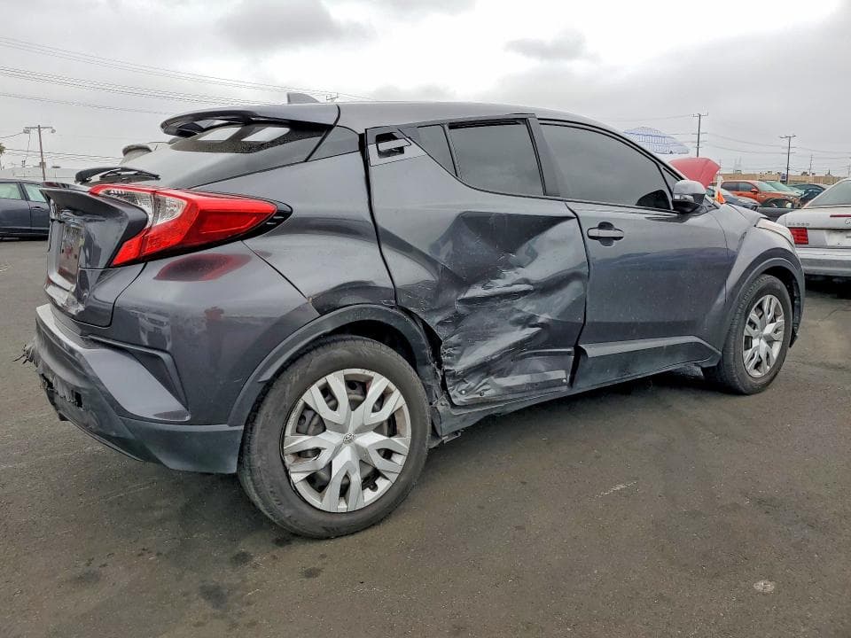 2021 TOYOTA C-HR LE 3