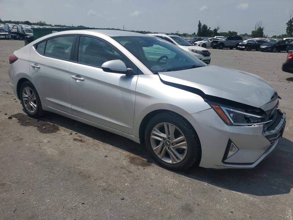 2019 HYUNDAI ELANTRA SEL 4