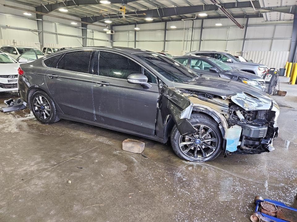 2017 FORD FUSION SE 4