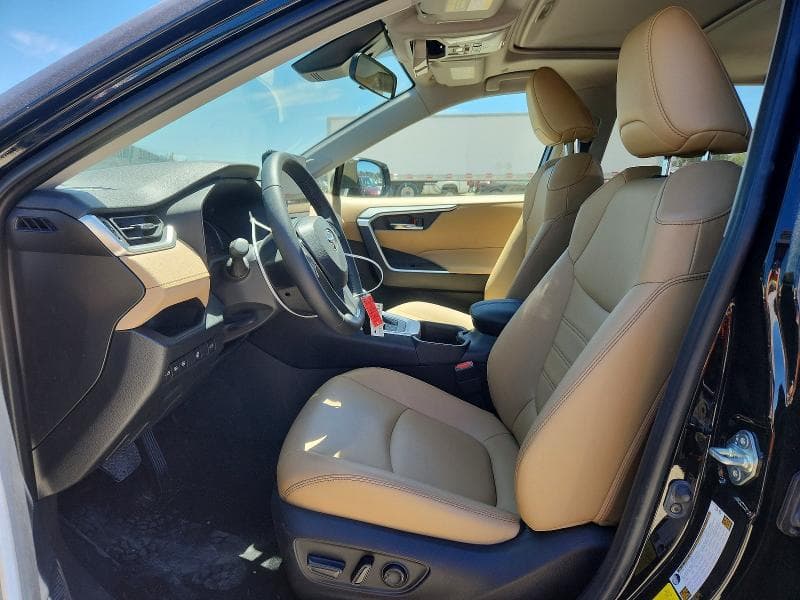 2025 TOYOTA RAV4 XLE PREMIUM 7