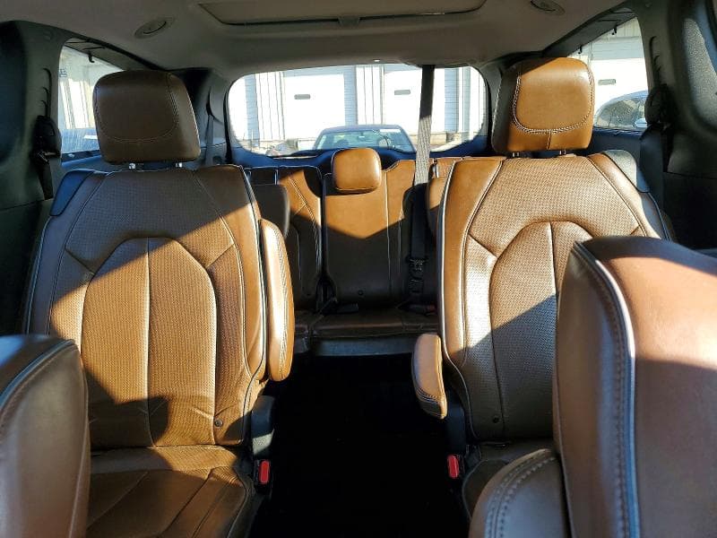 2017 CHRYSLER PACIFICA LIMITED 10
