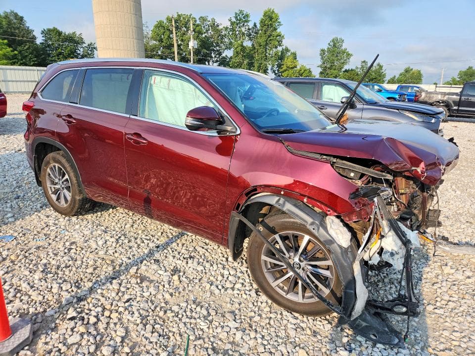 2017 TOYOTA HIGHLANDER XLE 4