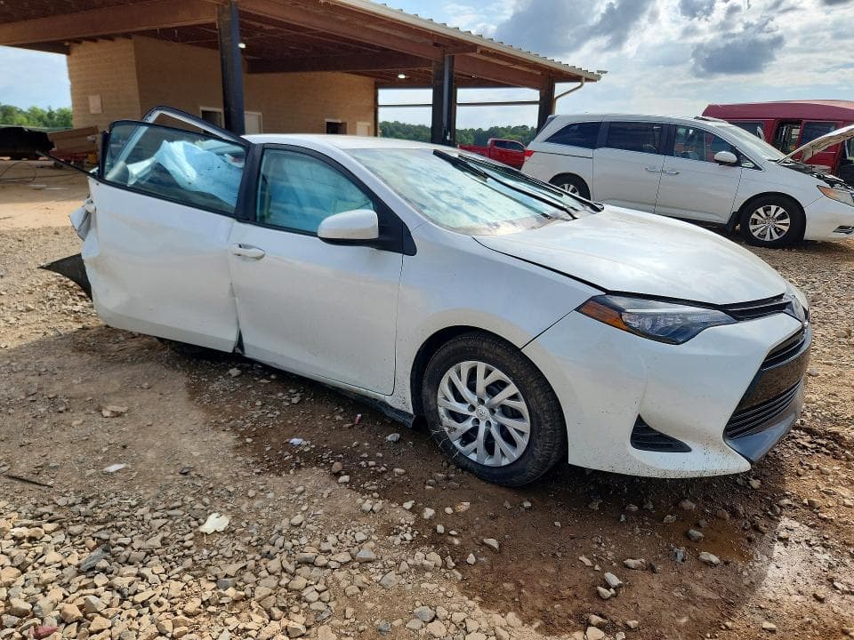 2017 TOYOTA COROLLA LE 4