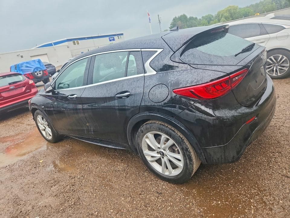 2018 INFINITI QX30 BASE 2