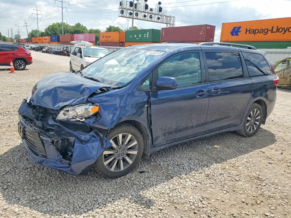 2018 TOYOTA SIENNA LE