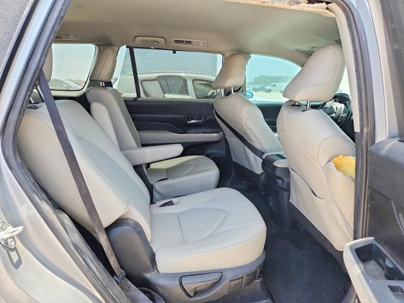 2024 TOYOTA GRAND HIGHLANDER XLE 11