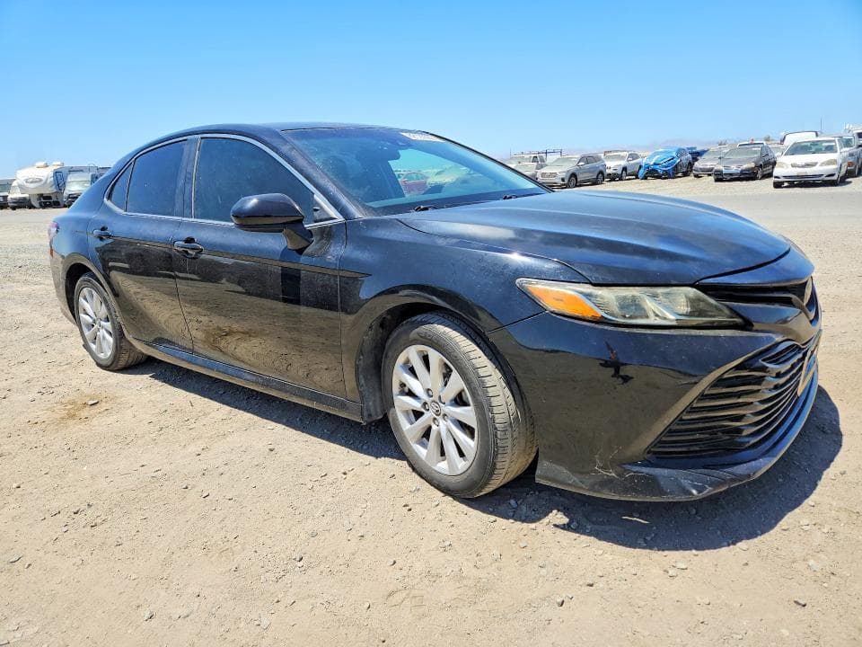 2018 TOYOTA CAMRY LE 4